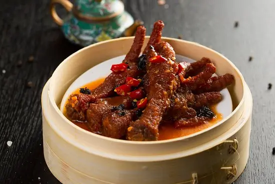 A "golden" dish for middle-aged people: braised chicken feet with black beans