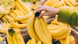 Eating Bananas in the Morning: What Experts Say About the Effects