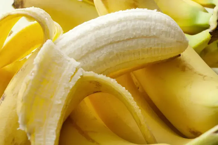 Doctors Share What Really Happens When You Eat Bananas Before Bed