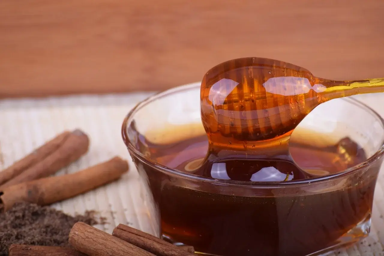 What Happens to Your Body When You Mix Cloves, Honey, and Cinnamon?