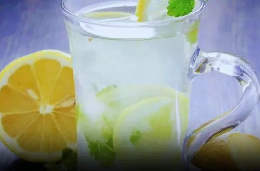 4 Groups of People Who Should Absolutely Avoid Warm Salted Lemon Water