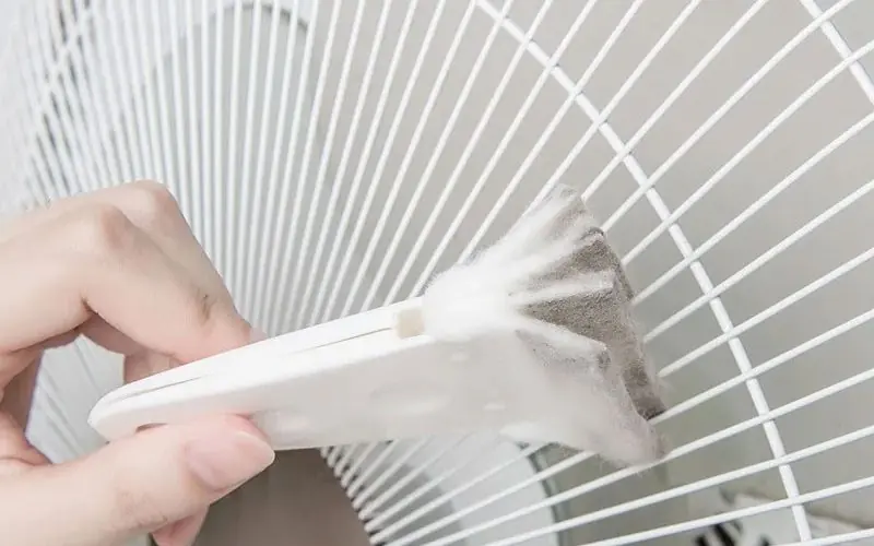 Clean your fan blades without disassembling the fan
