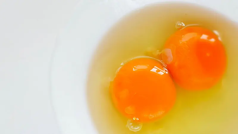 Can the color of an egg yolk reflect its nutritional quality?
