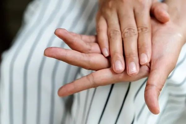 4 finger symptoms that might be signs of lung can.cer