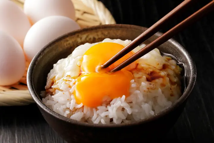 Why Japanese People Eat Raw Eggs Without Fear — The Strict System Behind It