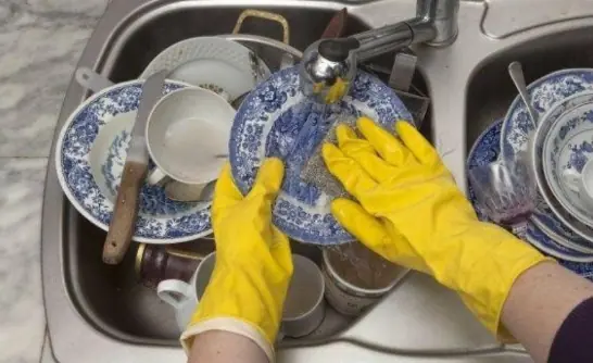 30-year-old couple both have stomach can:cer due to dishwashing habit that many people also have