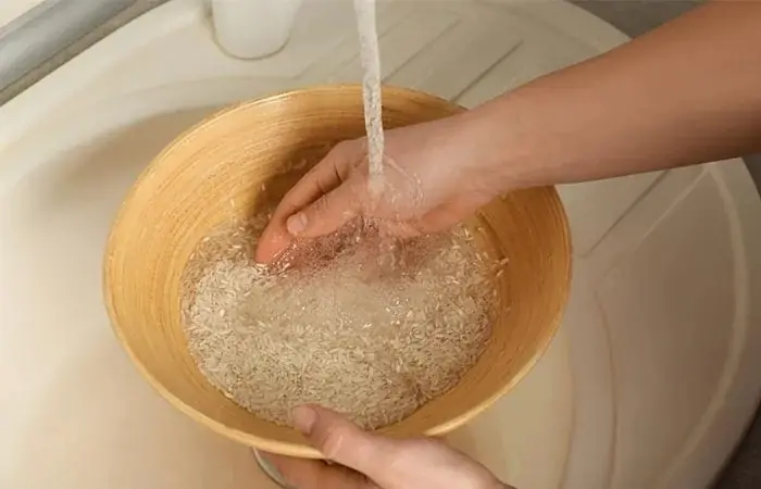 3 rice-washing shortcuts that seem convenient but may be harmful to your family