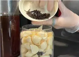 A time-tested garlic and clove treatment to reduce leg pain, joint issues, and varicose veins