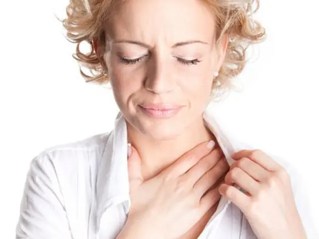 How a 2-ingredient mixture can help soothe throat mucus naturally