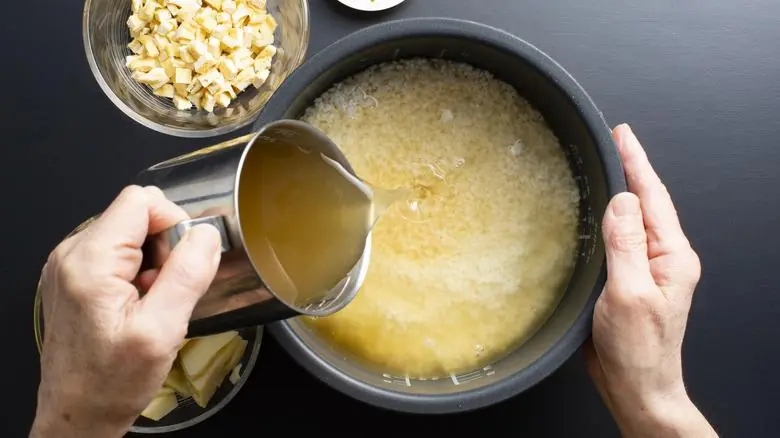 Practical tips to prepare flavorful rice while maintaining freshness and safety