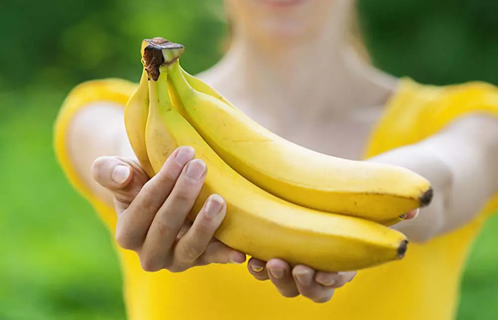 Is it good to eat a banana before bed? Here’s what happens