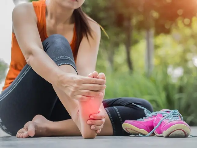 Warning signs in your legs and feet at night that could point to poor bl00d flow