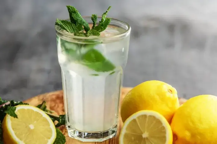 70-Year-Old Man Drinks Lemon Water for 2 Years to Treat High Blo.od Pressure – The Outcome Raises Concerns