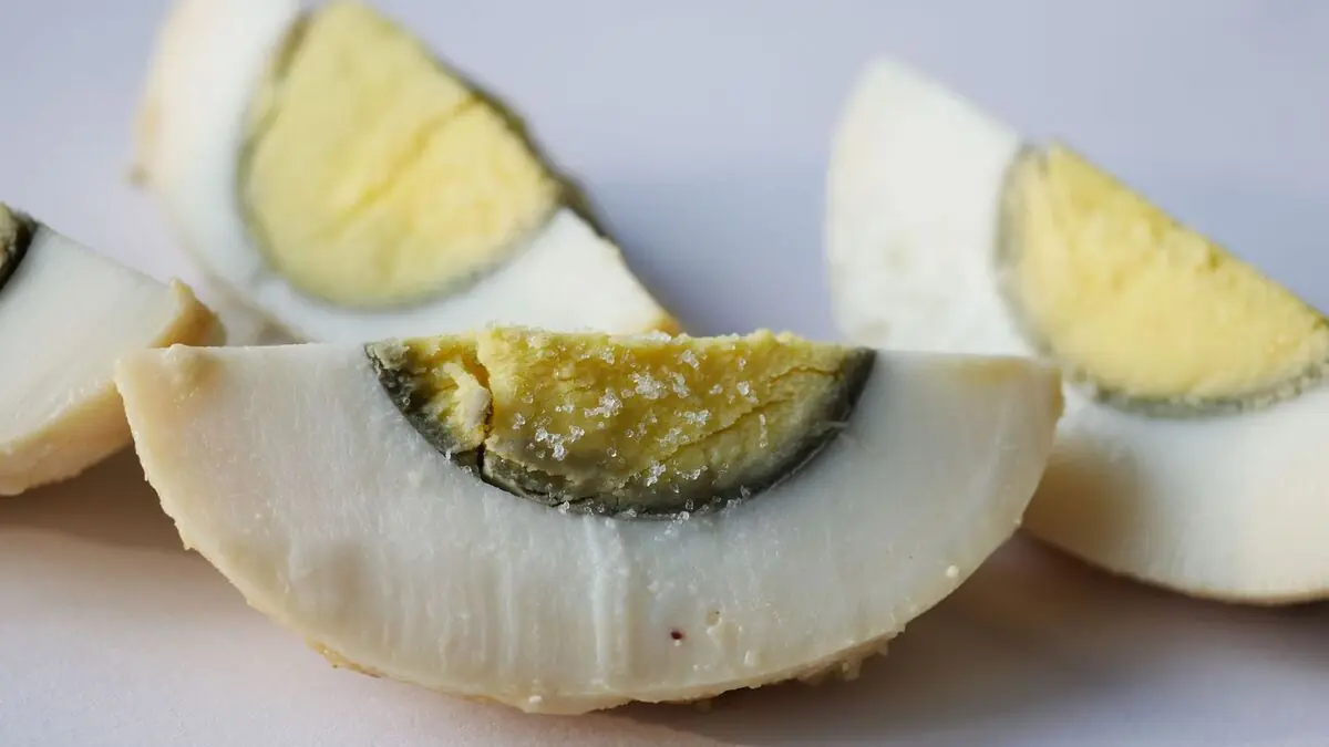 A Green Ring Around an Egg Yolk Is Usually a Sign of This