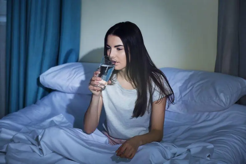 People who experience dry mouth at night should know these 8 possible causes