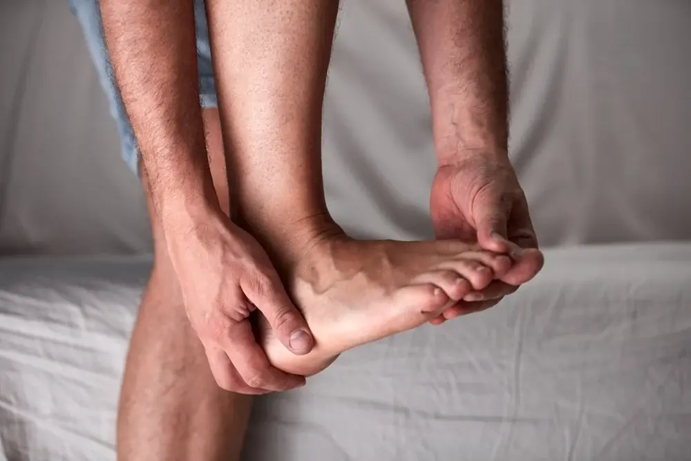 What Causes Frequent Leg Numbness? Doctors Warn It Could Be a Sign of Serious Health Problems