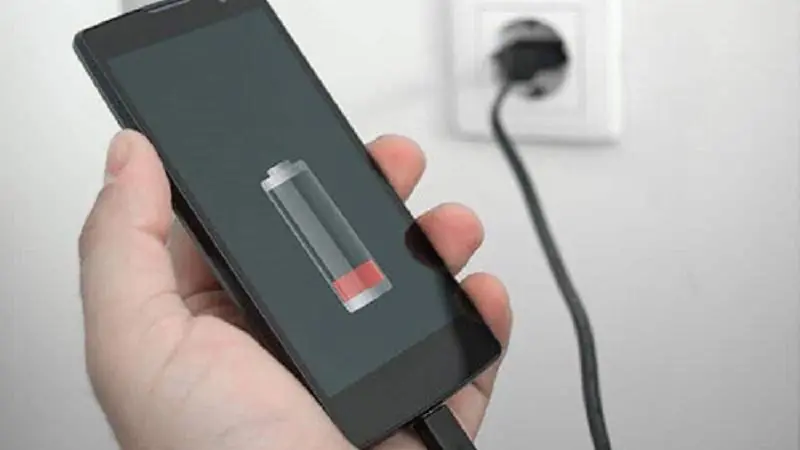 Why Charging Your Phone to 100% May Shorten Battery Life, Experts Explain