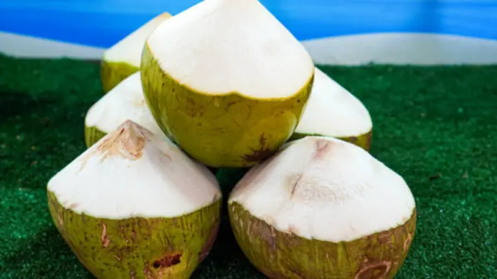 Doctors Reveal the Surprising Benefits — and Risks — of Coconut Water