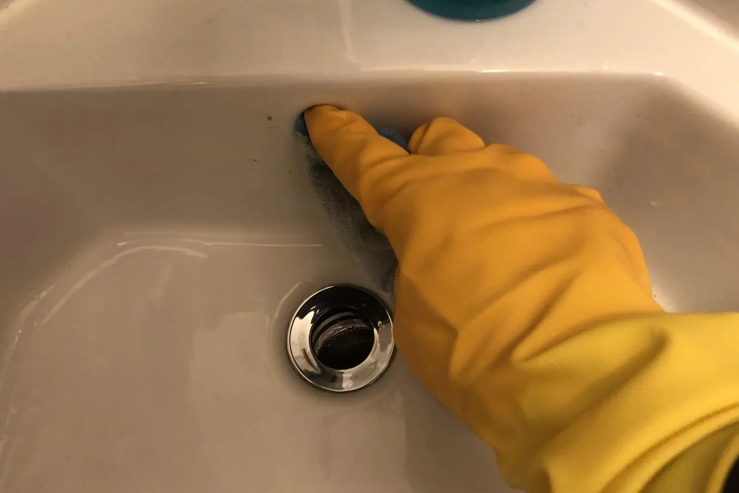 The Small Opening Beneath Your Faucet: A Tiny Design Feature That Quietly Protects Your Home