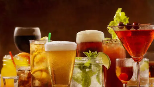 4 Types of Drinks That May Negatively Affect Your Body if Consumed Late at Night
