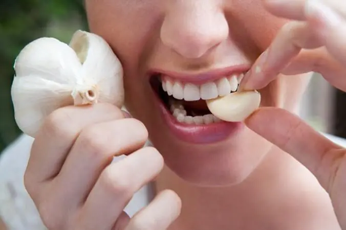 Eat Garlic Before Bed and Be Amazed at What Happens to Your Body