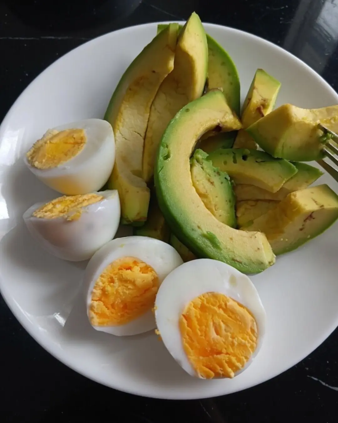 Why Eggs and Avocado Have Become a Popular Healthy Breakfast Choice