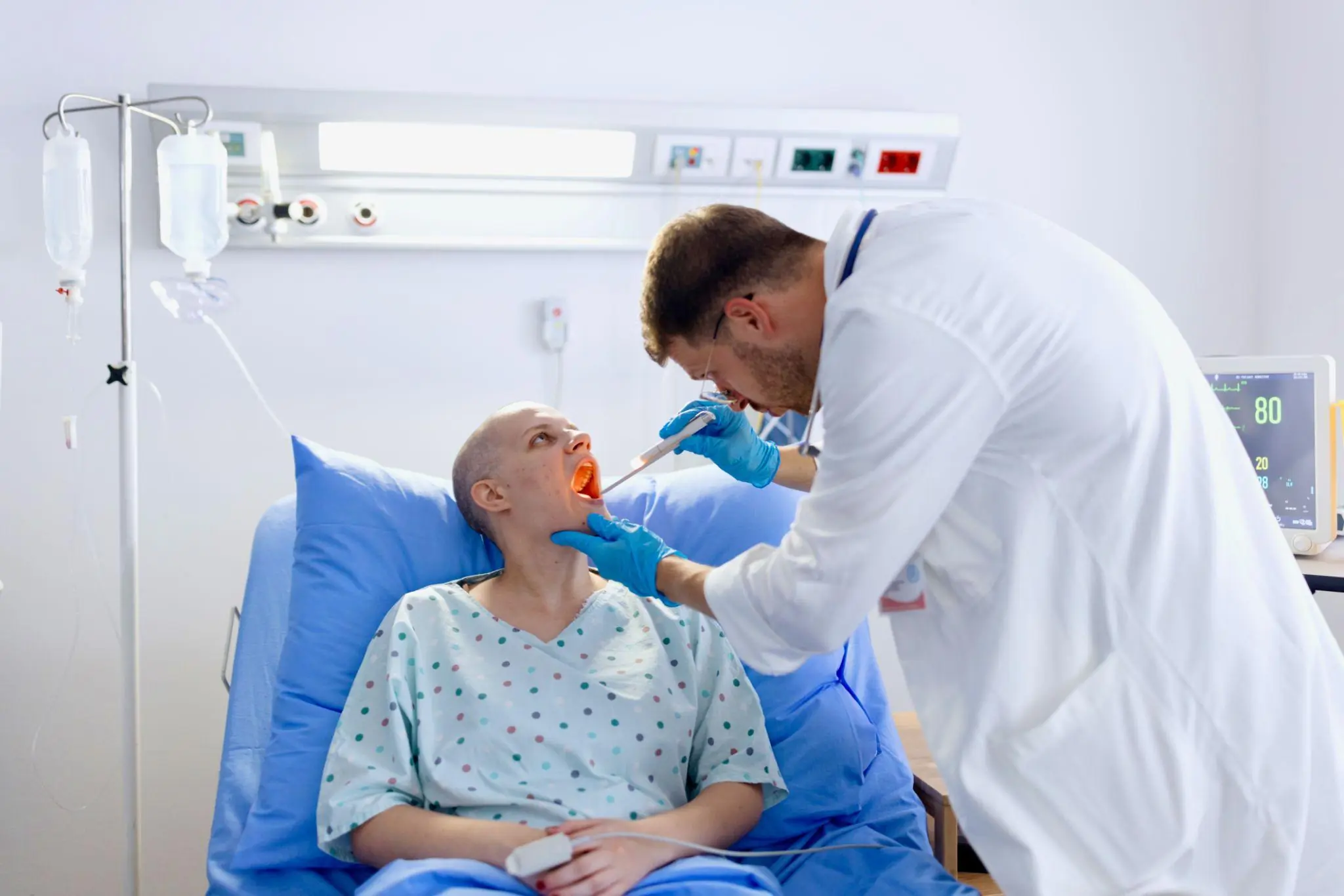 Doctors Warn: If You Have These 5 Symptoms Along With a Sore Throat, Seek Medical Attention Immediately