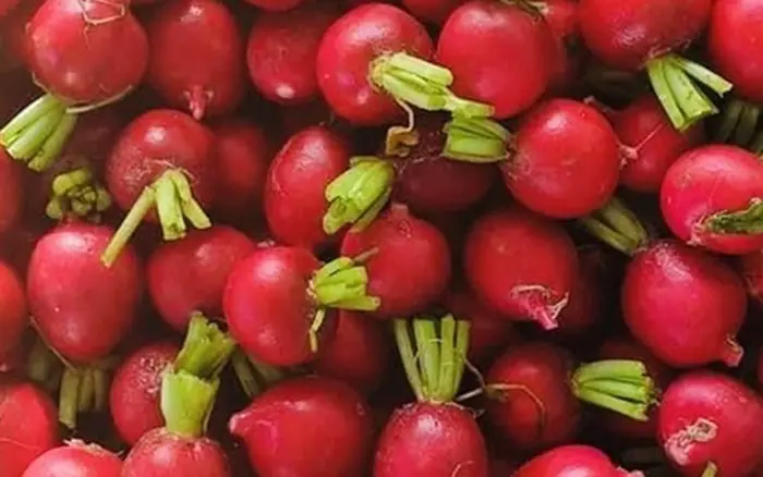 Doctors Reveal Why This Bright Red Root Is Being Called the “Poor Man’s Ginseng”
