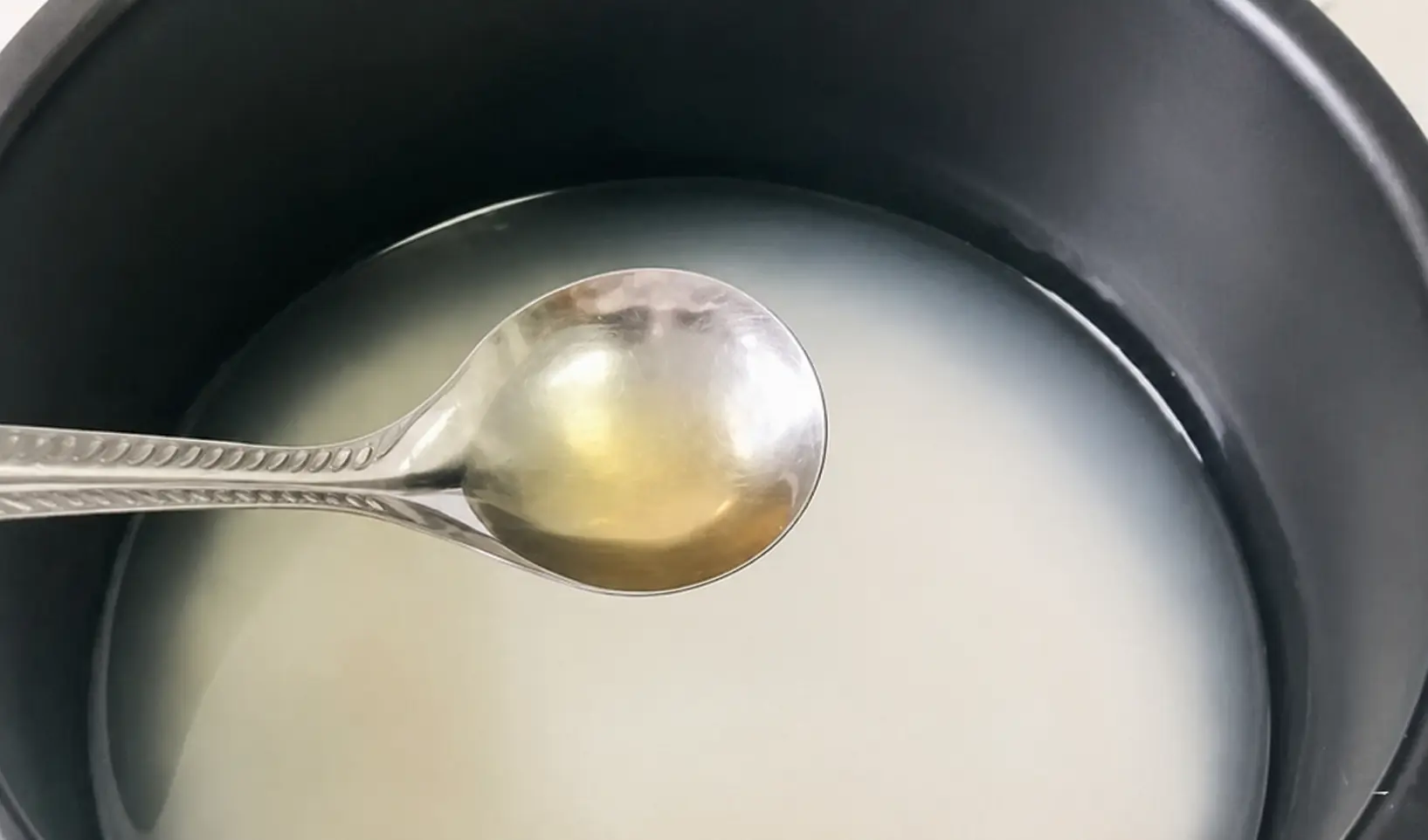 The Surprising Effect of Adding a Spoonful of Vinegar to Your Rice Cooker
