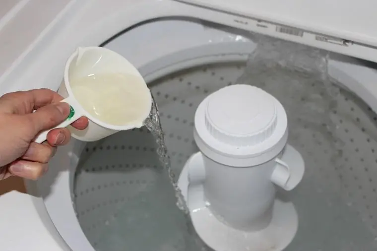 Want Cleaner Clothes? Just Add This Ingredient to Your Wash