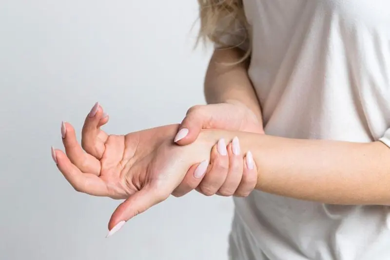 What Causes Numbness and Pins-and-Needles Sensations in the Hands?