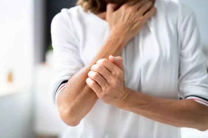 Woman Thought Nighttime Itching Was Harmless — Doctors Later Discovered a Serious Disease