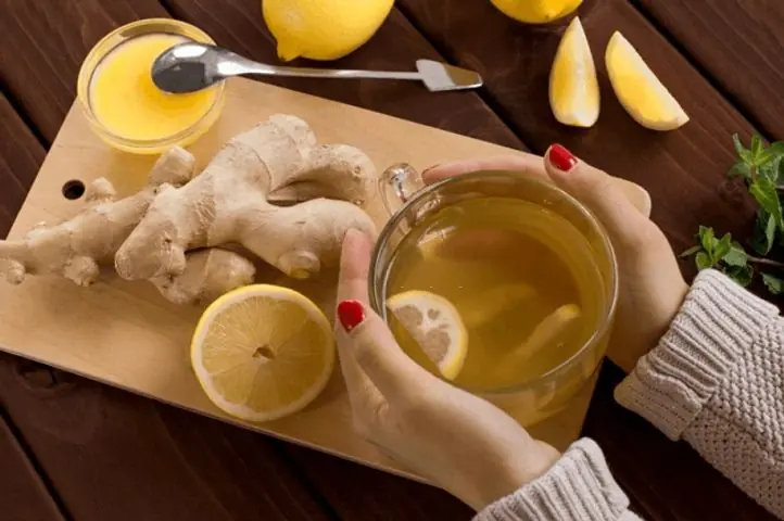 The Ginger and Vinegar Routine Many Believe Supports Energy and Healthy Aging