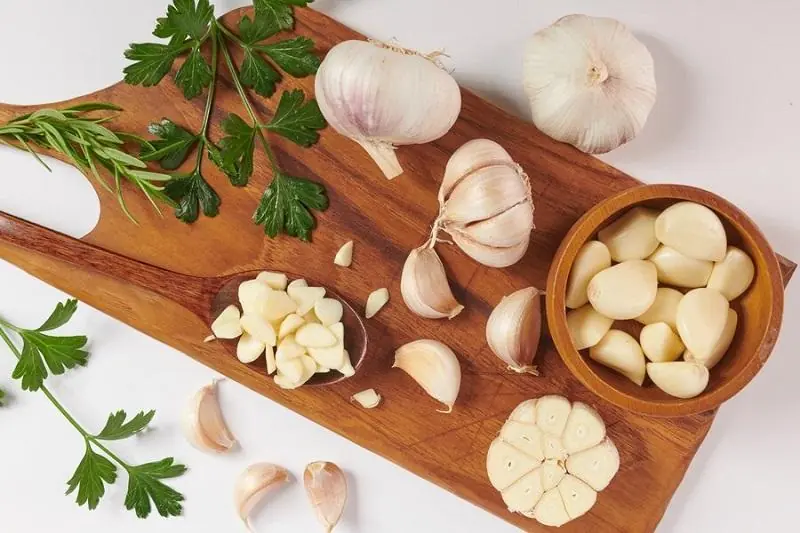 Why Eating 2 Raw Garlic Cloves a Day Could Be Better for Your Health Than You Think?