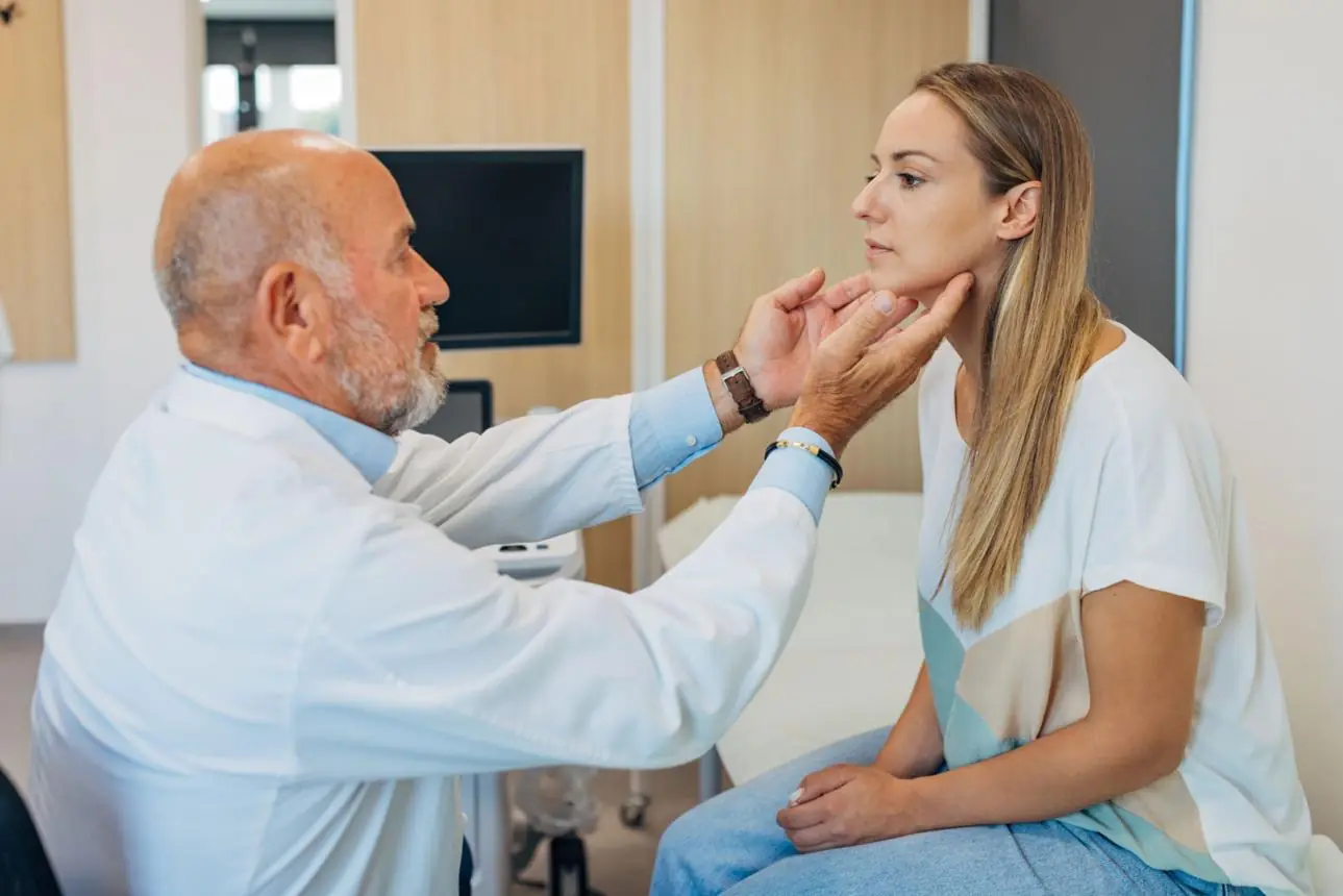 22-Year-Old Woman D.ies After Days of Sore Throat, Doctors Warn of Hidden Risks