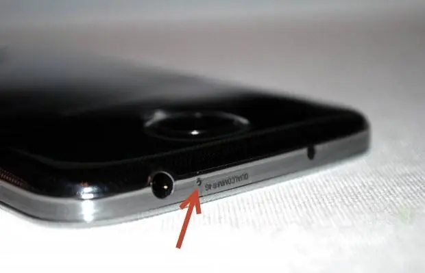 The Hidden Uses of the Small Holes on Your Phone — Most People Never Realize What They’re For