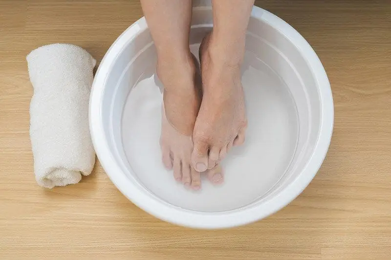 Soak Your Feet in Vinegar Once a Week? Here’s Why Many People Are Talking About It