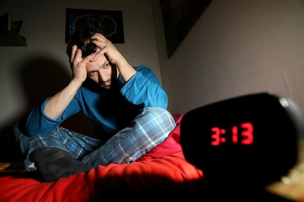 Waking Up at 3 or 4 AM Every Night? Experts Say It May Be Linked to Stress, Lifestyle, and Sleep Disruption