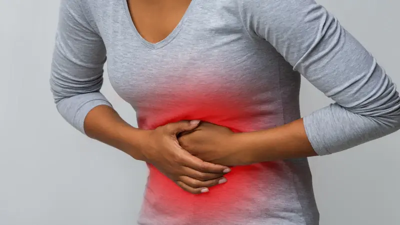 If You Frequently Feel Pain Around Your Belly But.ton, It May Be Time to Pay Attention