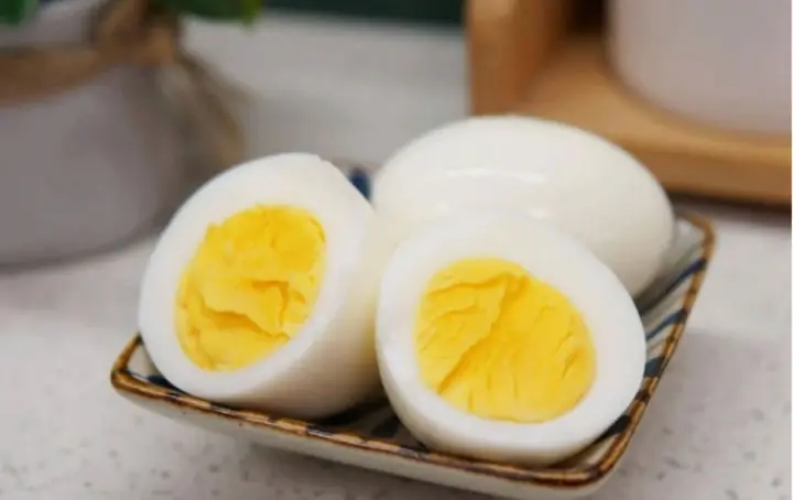 People in These Groups May Need to Be Careful About Eating Eggs Every Morning