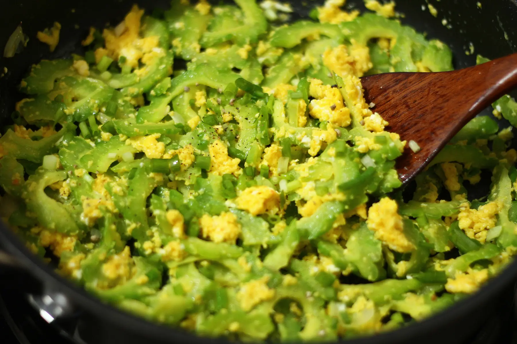 5 Vegetables That Pair Perfectly with Eggs for Great Flavor and Amazing Health Benefits