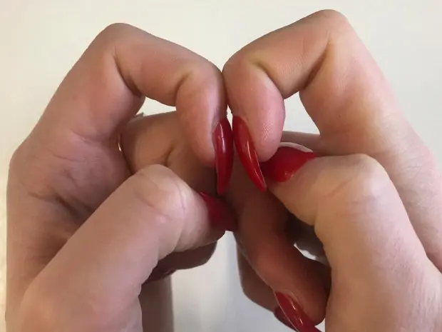 Touch Your Two Index Fingers Together to Check for a Possible War.ning Sign of Lu.ng Can.cer