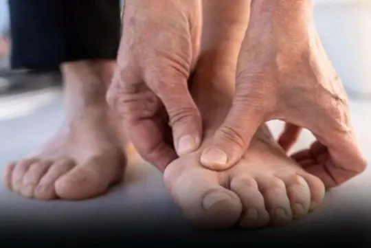 6 often overlooked signs on your feet that may wa.rn of dan.gerous diseases