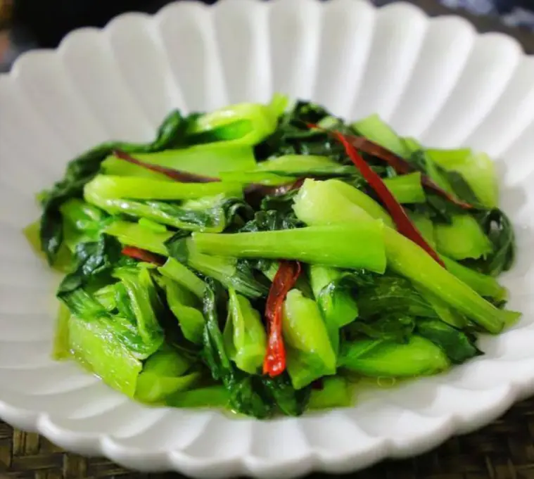 Leafy Mustard Greens Are Delicious, But These 5 Groups of People Should Avoid Them