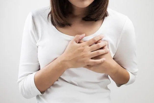 Subtle Heart Attack Symptom Many Women Miss Without Realizing
