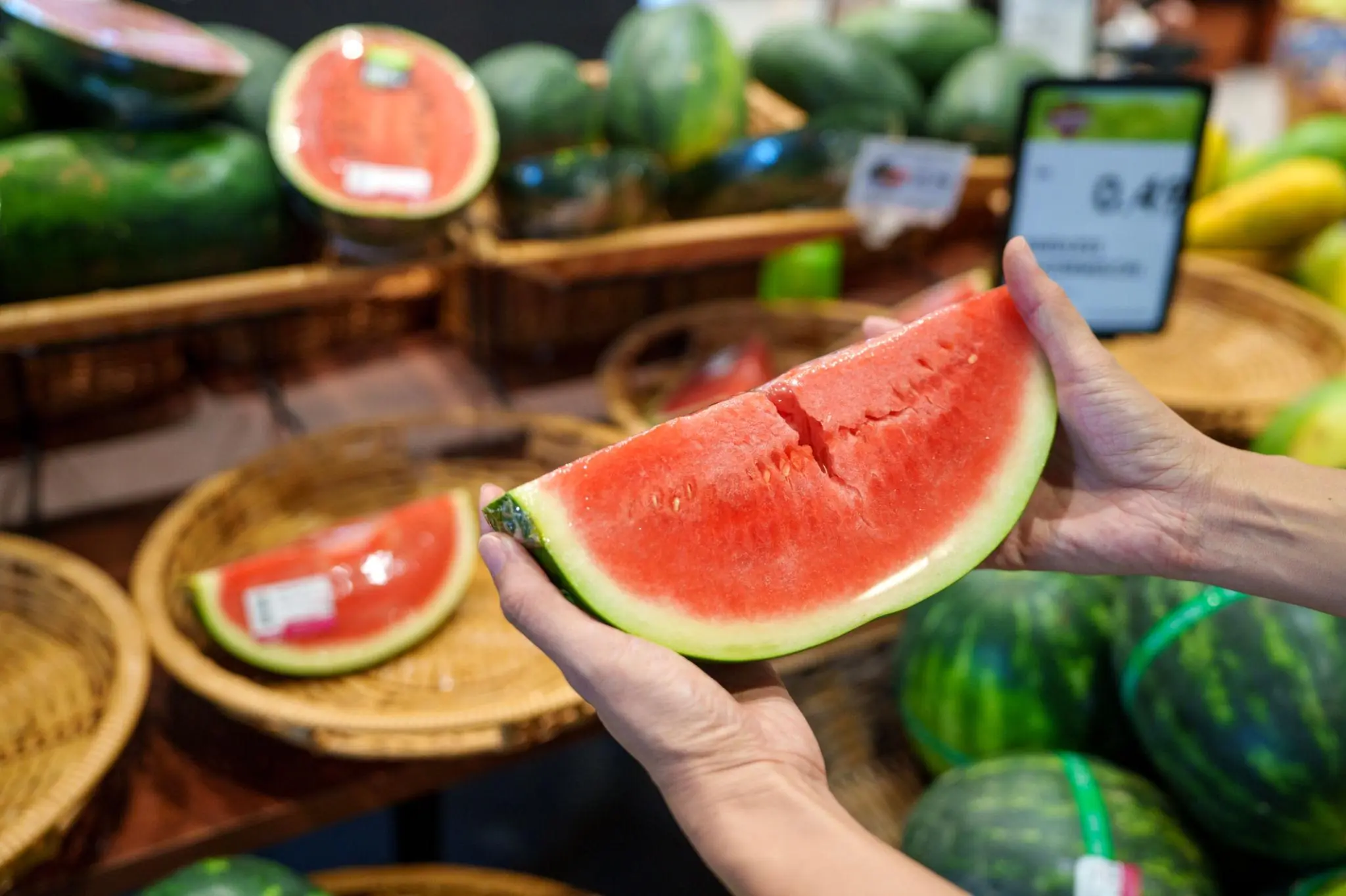 If You Cut Open a Watermelon and See This, Should You Throw It Away? Here's What You Need to Know