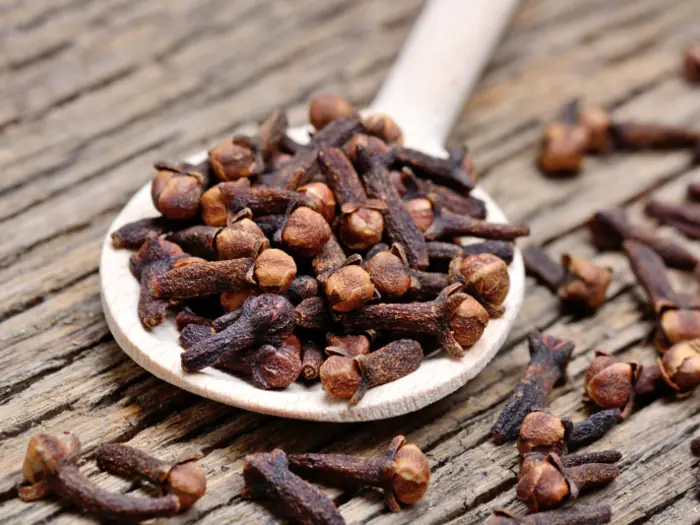 Why Cloves Are Praised for Their Benefits — And When They Can Become a Problem
