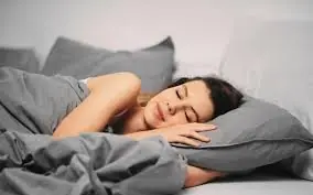 Before You Sleep on Your Right Side Again, Here's What Experts Want You to Know