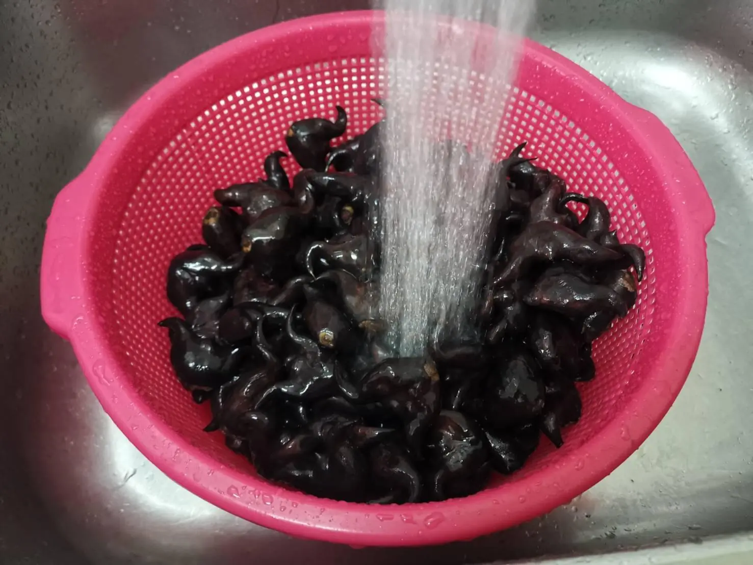 Why Experts Recommend Washing and Preparing Water Chestnuts Carefully Before Eating