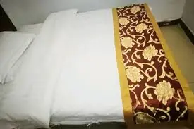 You've Seen This Cloth on Hotel Beds—But Do You Know What It's For?